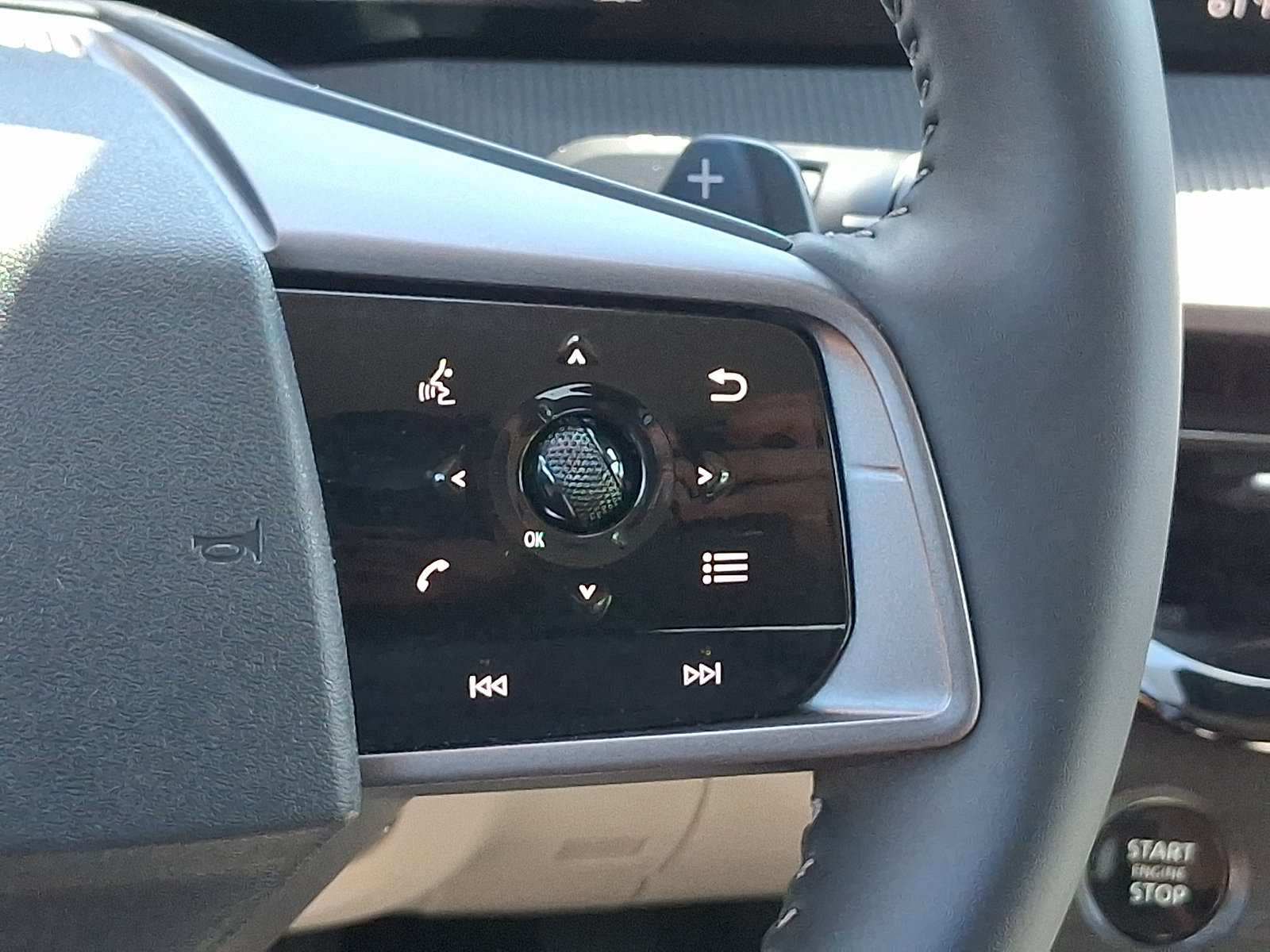 Certified 2025 Nissan Murano SV AWD/4WD image 21
