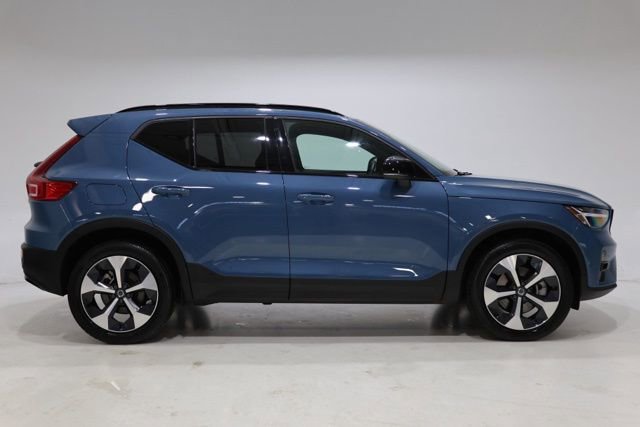 Used 2025 Volvo XC40 B5 Plus AWD/4WD image 8