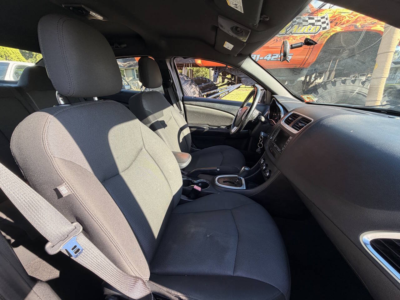 Used 2012 Dodge Avenger SXT FWD image 13