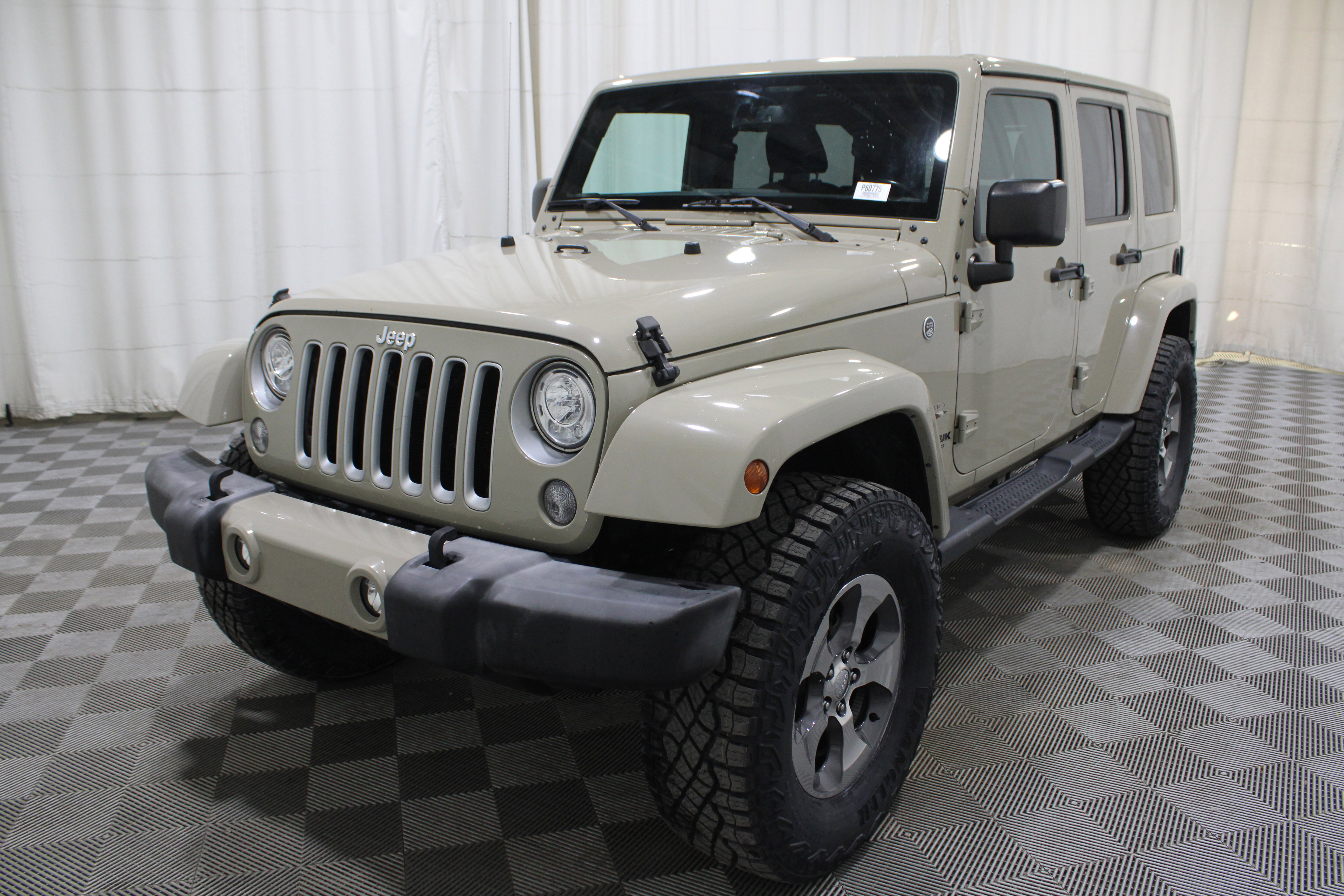 Used 2018 Jeep Wrangler Unlimited Sahara image 25