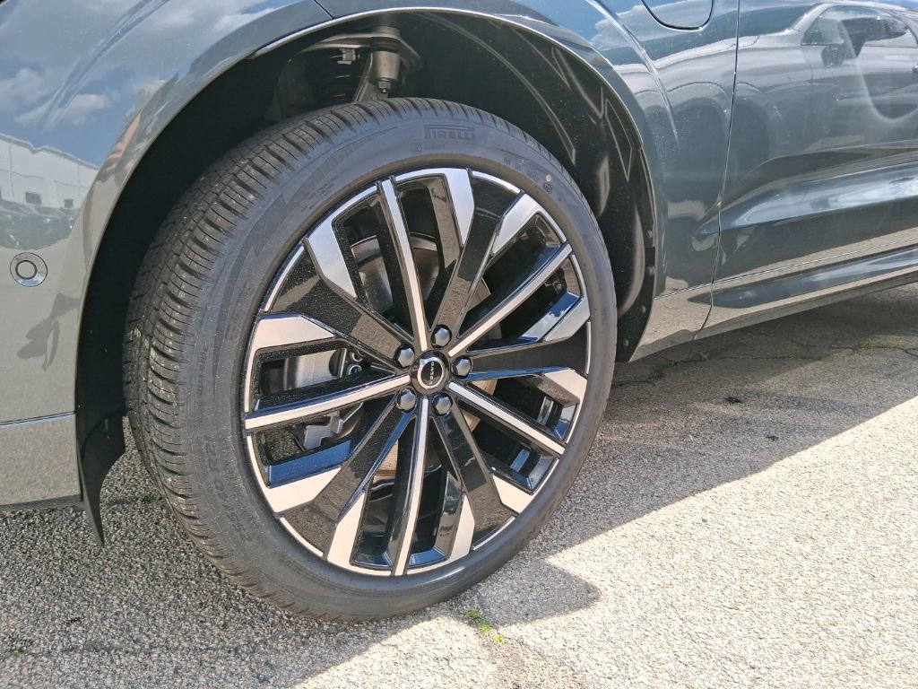 New 2026 Volvo XC60 T8 Ultra w/ Protection Package Premier AWD/4WD image 4