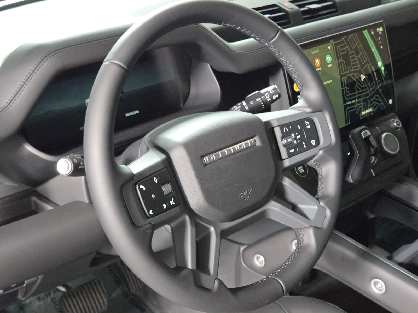 New 2026 Land Rover Defender 110 X-Dynamic SE AWD/4WD image 24