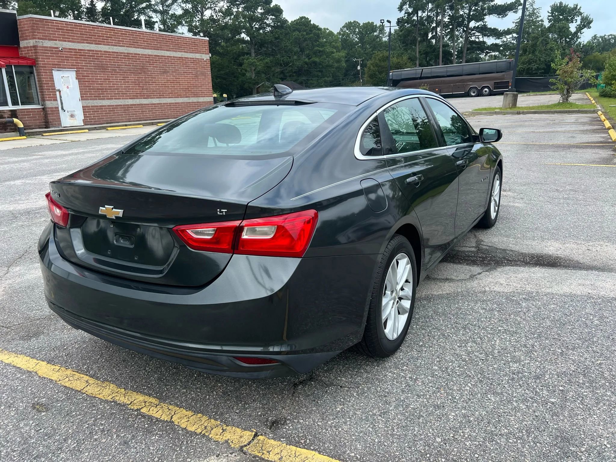 Used 2017 Chevrolet Malibu LT FWD image 10