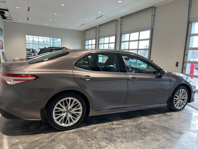 Used 2019 Toyota Camry XLE w/ Sunroof Package image 8
