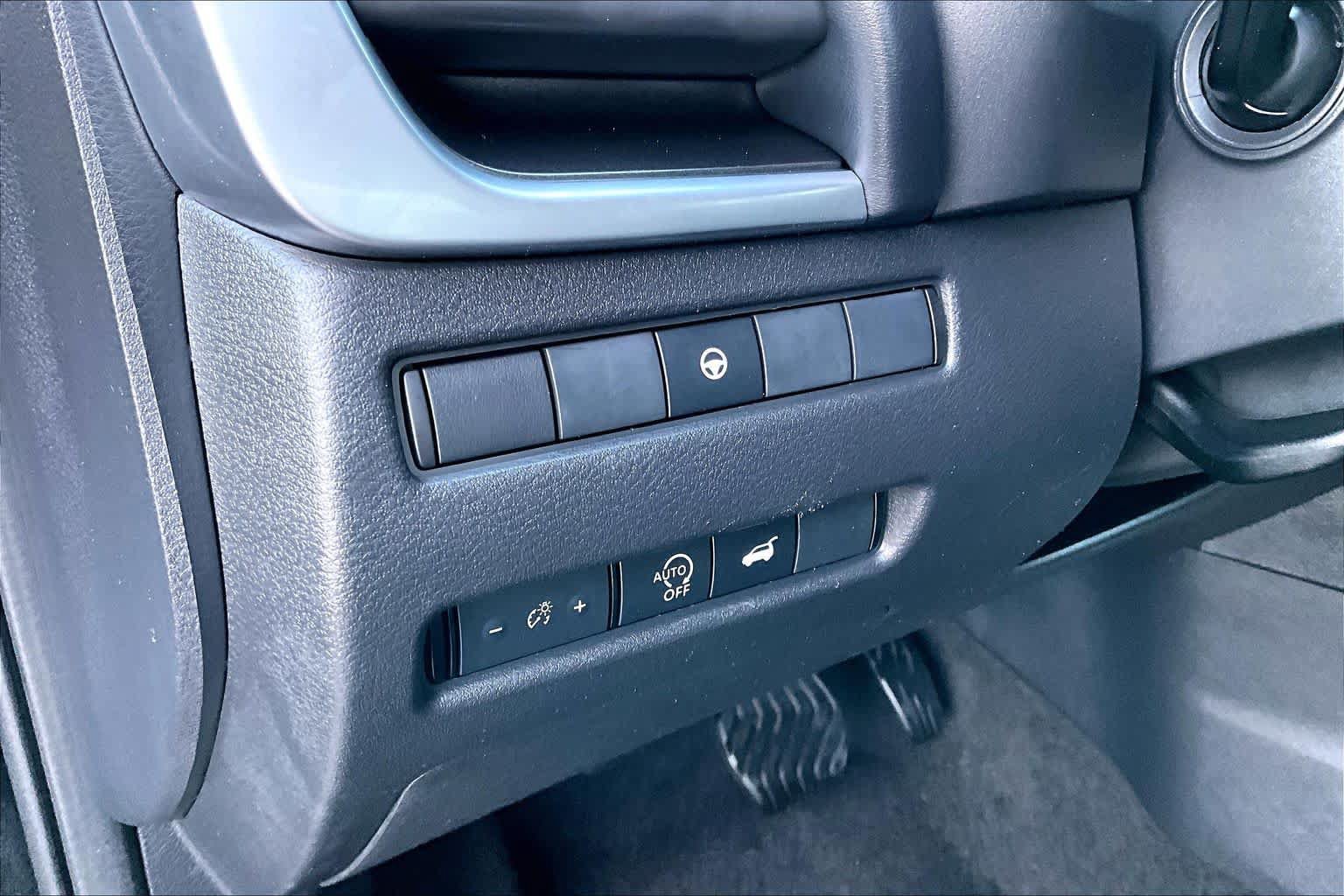 Used 2024 Nissan Rogue SV FWD image 32