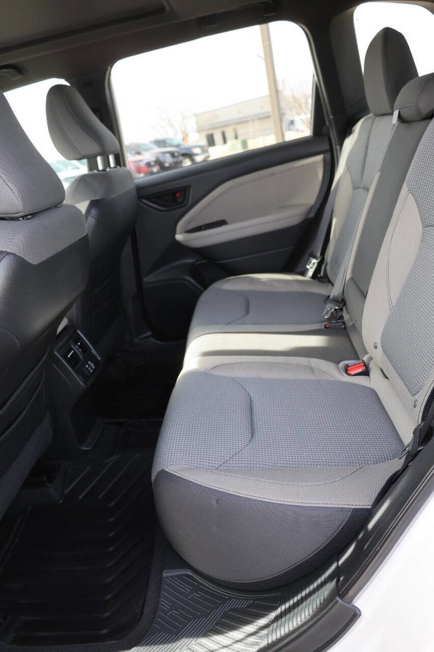 Used 2025 Subaru Forester Premium image 16