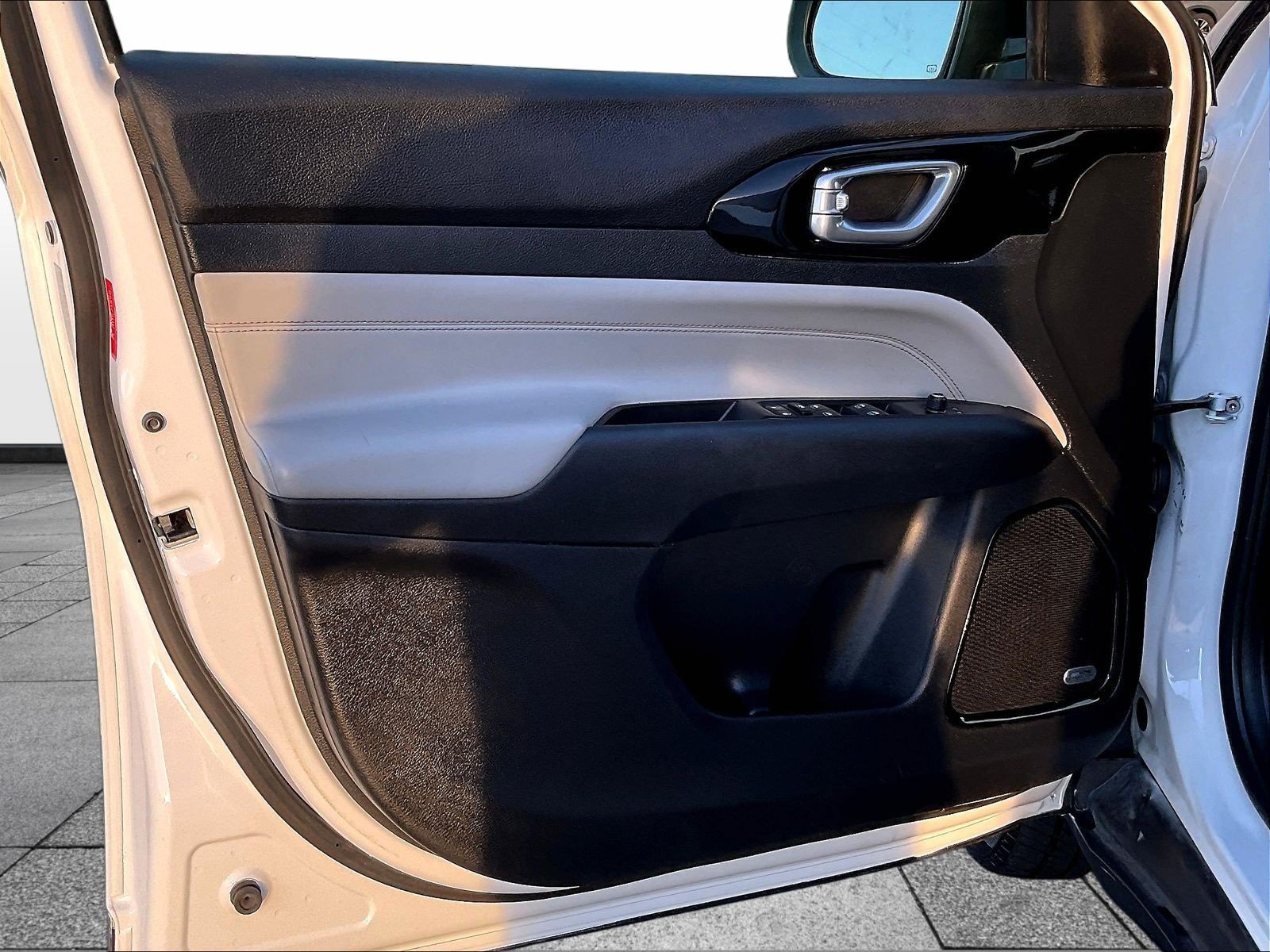 Used 2025 Jeep Compass Limited AWD/4WD image 23