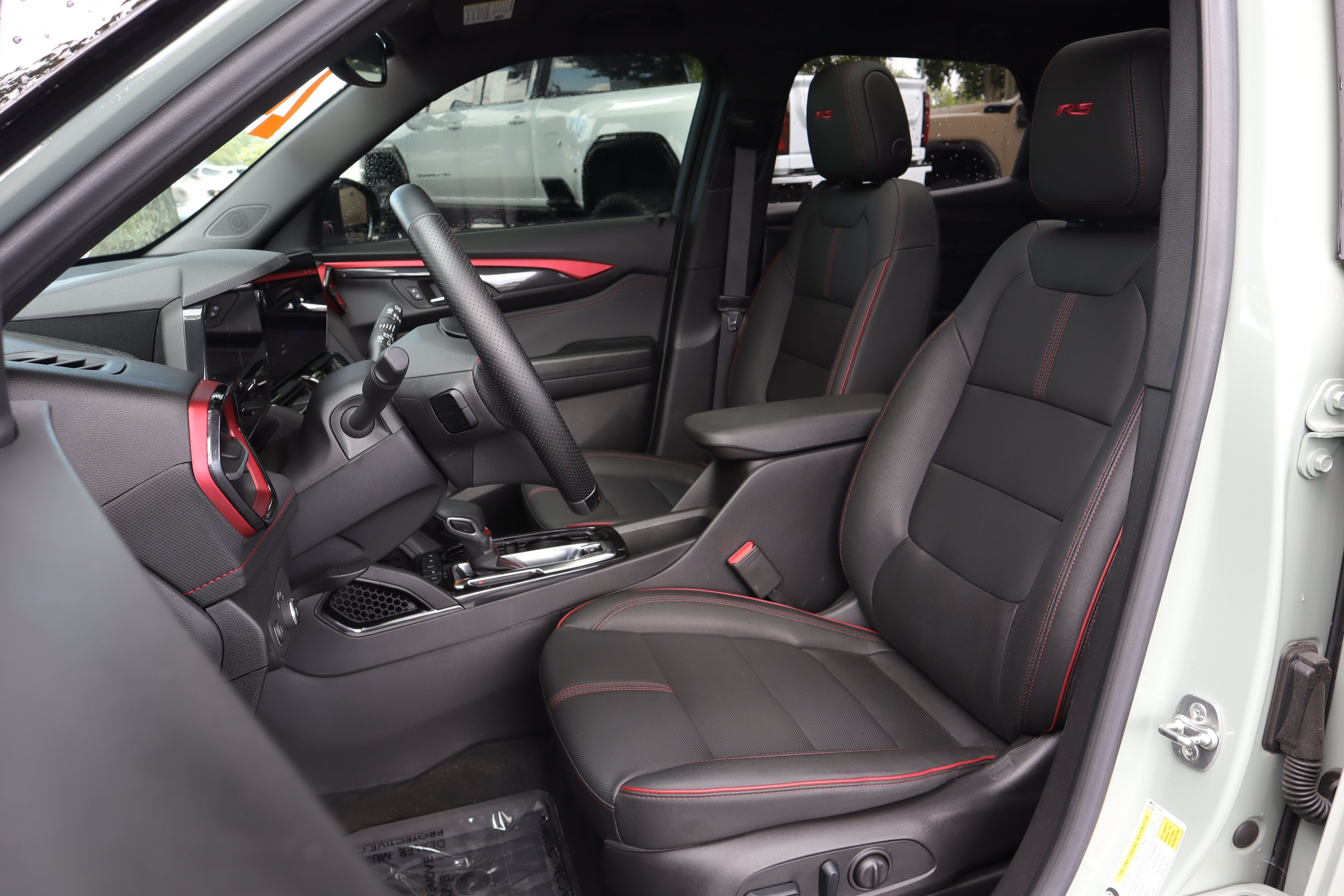 Used 2024 Chevrolet TrailBlazer RS w/ Convenience Package FWD image 9