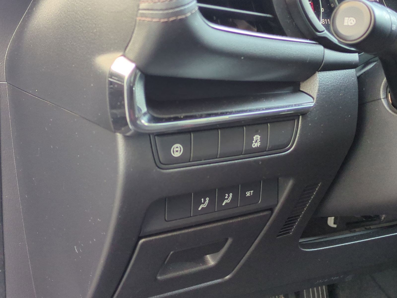 Used 2019 MAZDA MAZDA3 Hatchback w/ Premium Package FWD image 17