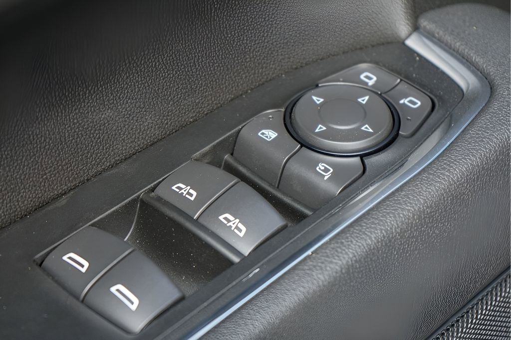 New 2026 GMC Sierra 1500 SLT image 17