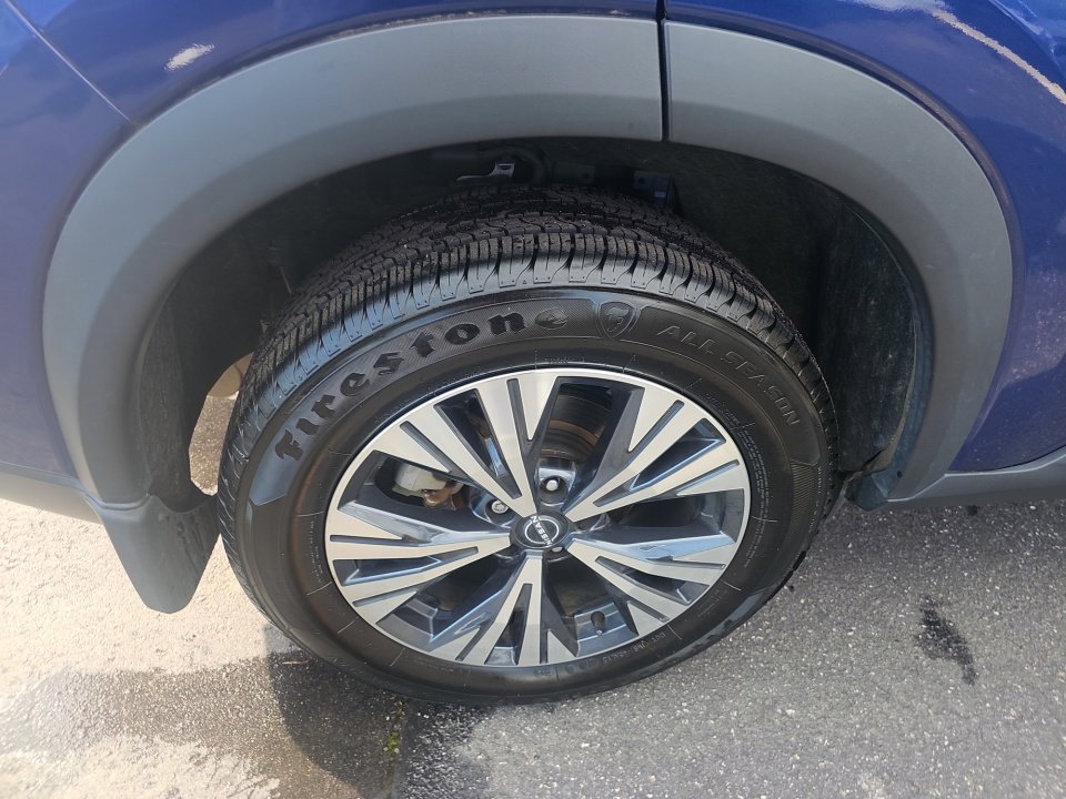 Used 2023 Nissan Rogue SV image 27