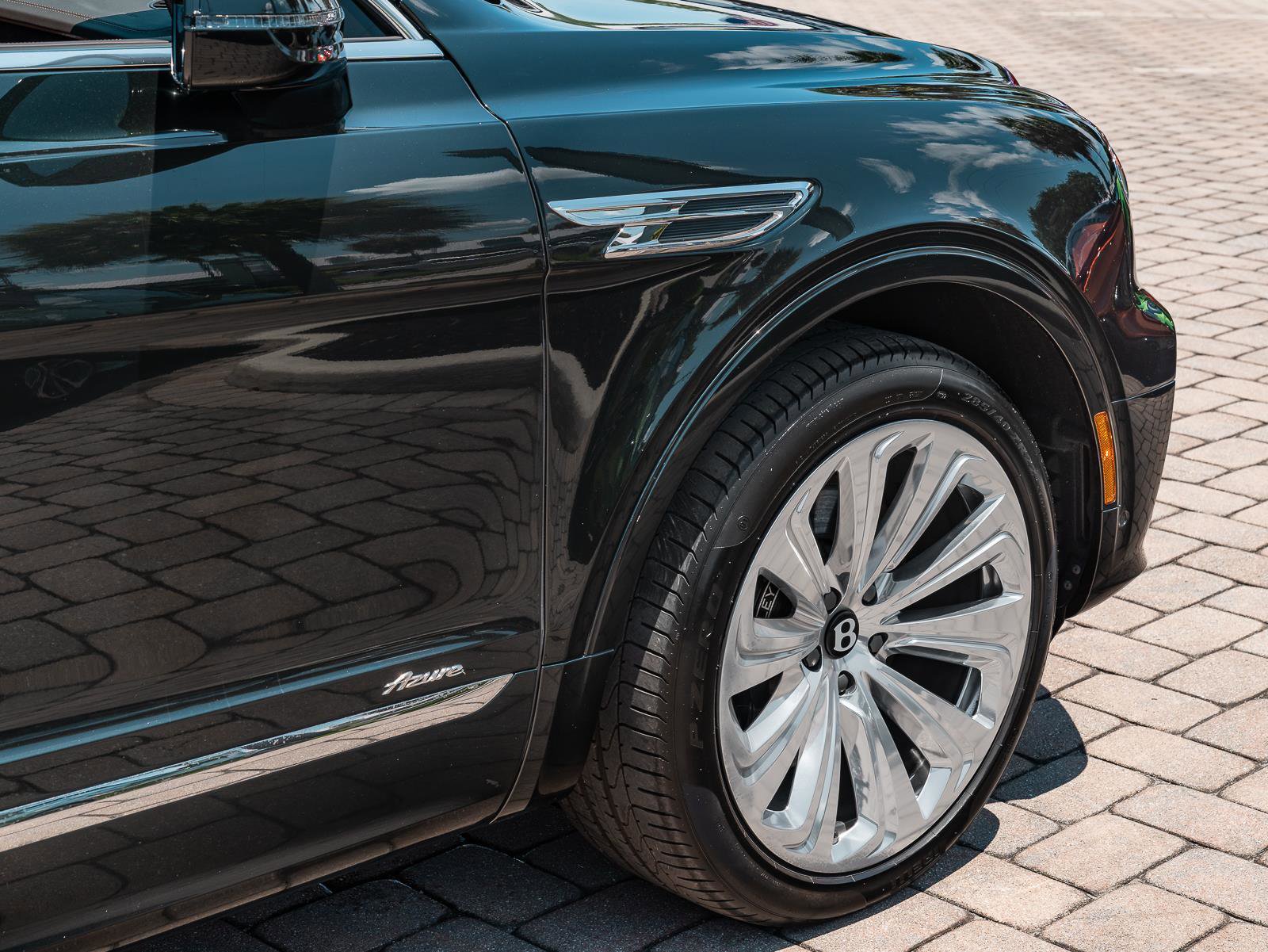 Used 2023 Bentley Bentayga Extended Wheelbase AWD/4WD image 13