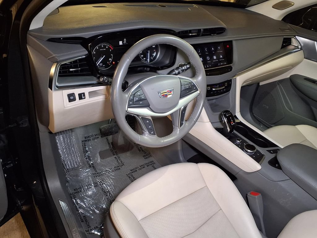 Certified 2023 Cadillac XT5 Premium Luxury FWD image 3