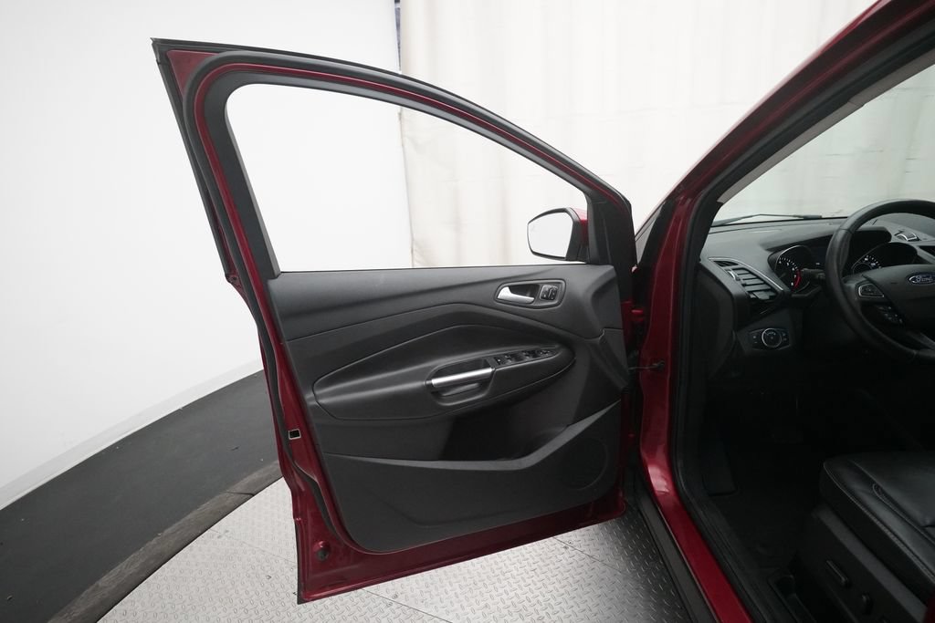 Used 2018 Ford Escape Titanium w/ Ford Safe & Smart Package AWD/4WD image 28