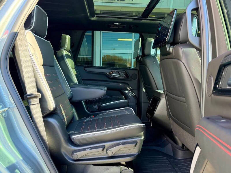 Used 2025 GMC Yukon AT4 Ultimate w/ LPO, Floor Liner Package AWD/4WD image 42