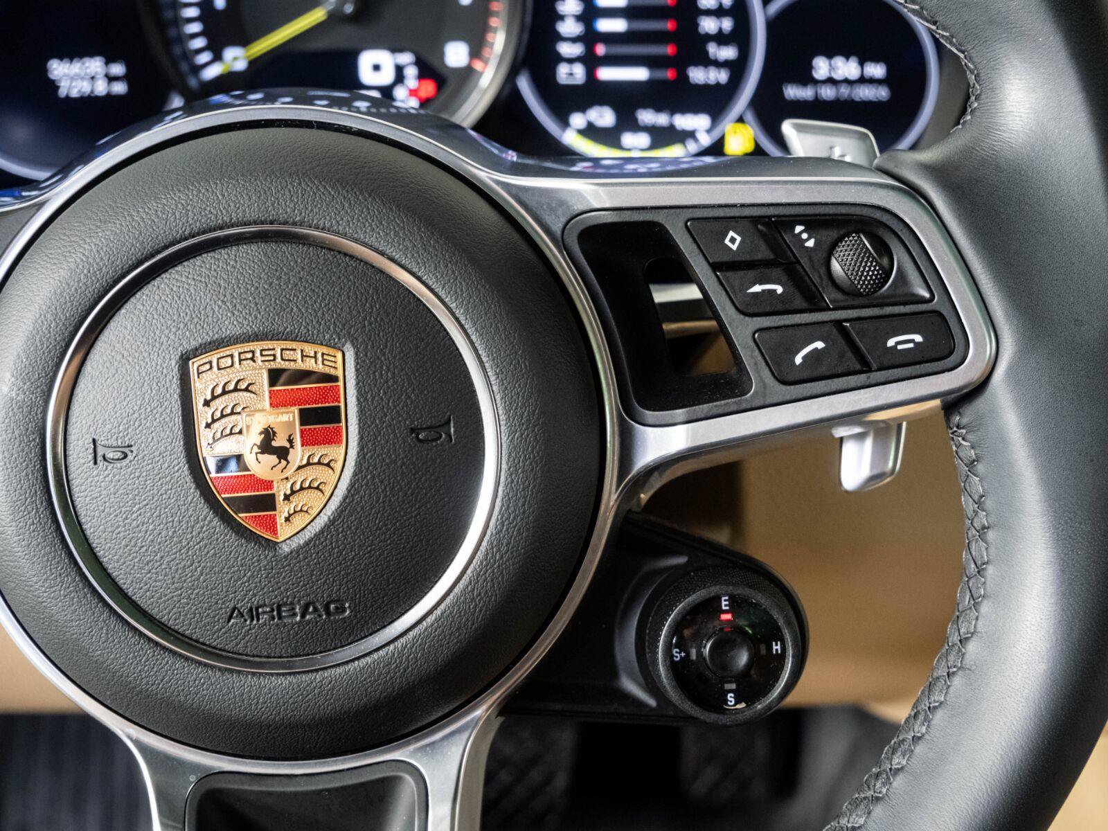 Certified 2023 Porsche Cayenne Platinum Edition AWD/4WD image 11