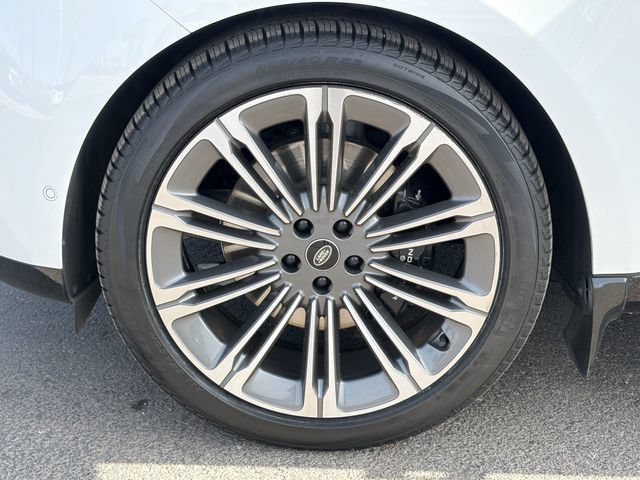 Used 2024 Land Rover Range Rover Long Wheelbase SE AWD/4WD image 31