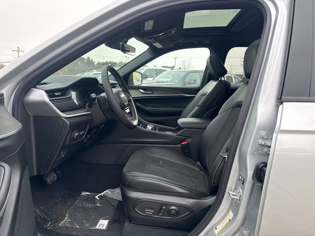 New 2026 Jeep Grand Cherokee Laredo image 19