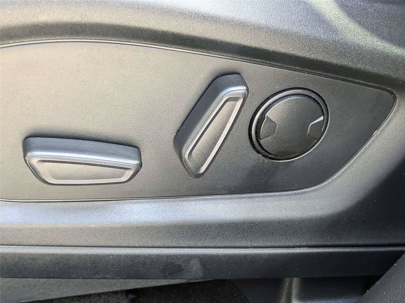 Used 2024 Ford Explorer XLT RWD image 23
