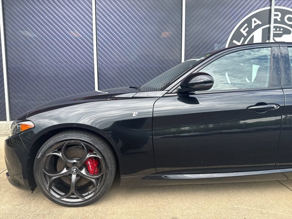 Used 2024 Alfa Romeo Giulia Ti w/ Performance Driving Package AWD/4WD image 20
