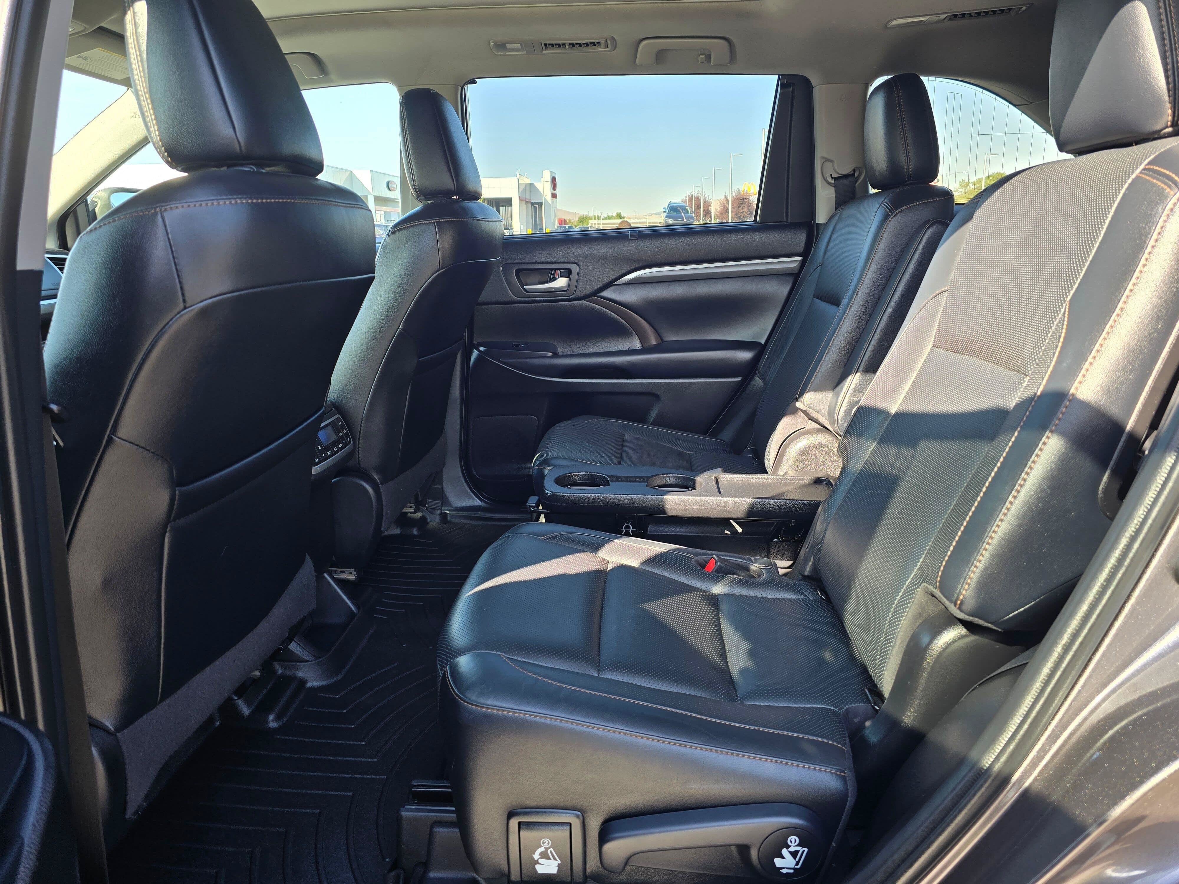 Used 2019 Toyota Highlander Limited Platinum AWD/4WD image 16