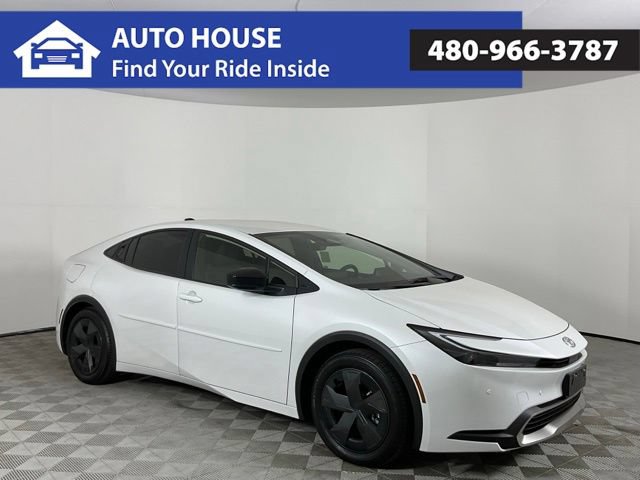 Used 2027 Toyota Prius Plug-In Hybrid FWD image 3
