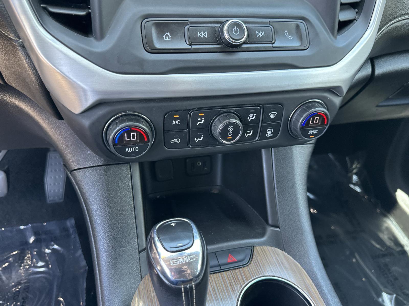 Used 2019 GMC Acadia SLE FWD image 25