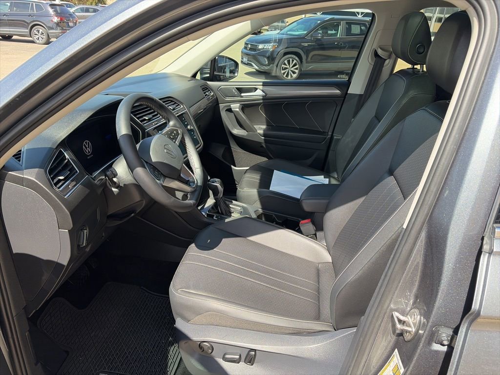 Certified 2023 Volkswagen Tiguan SE w/ Panoramic Sunroof Package image 12