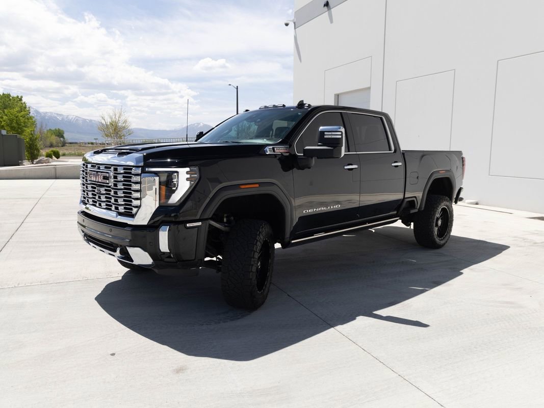 Used 2024 GMC Sierra 3500 Denali w/ Technology Package AWD/4WD image 4