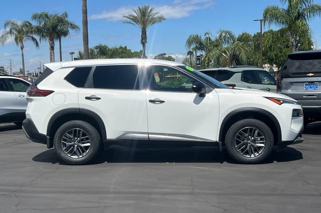 Used 2023 Nissan Rogue S image 3