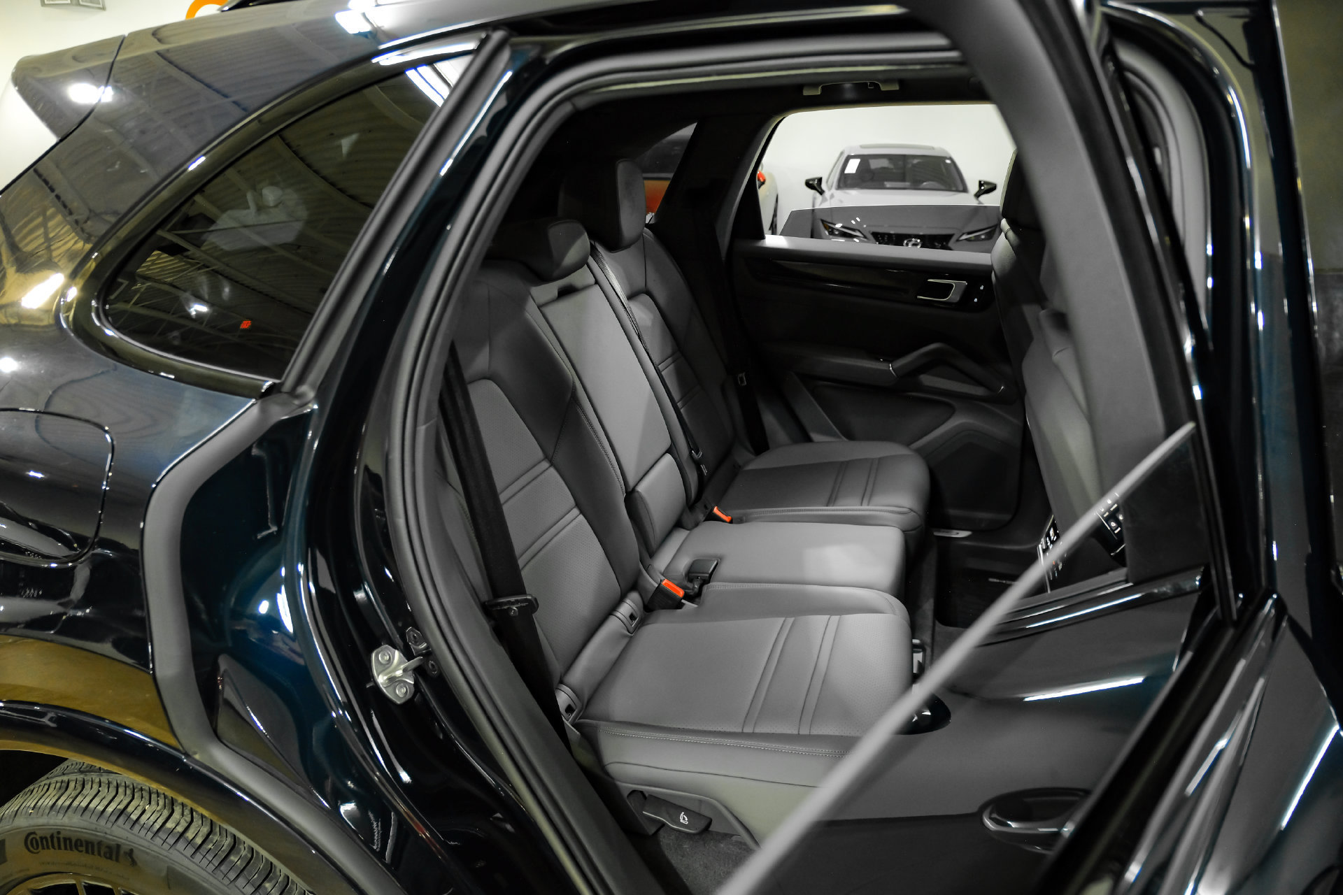 Used 2023 Porsche Cayenne AWD/4WD image 41
