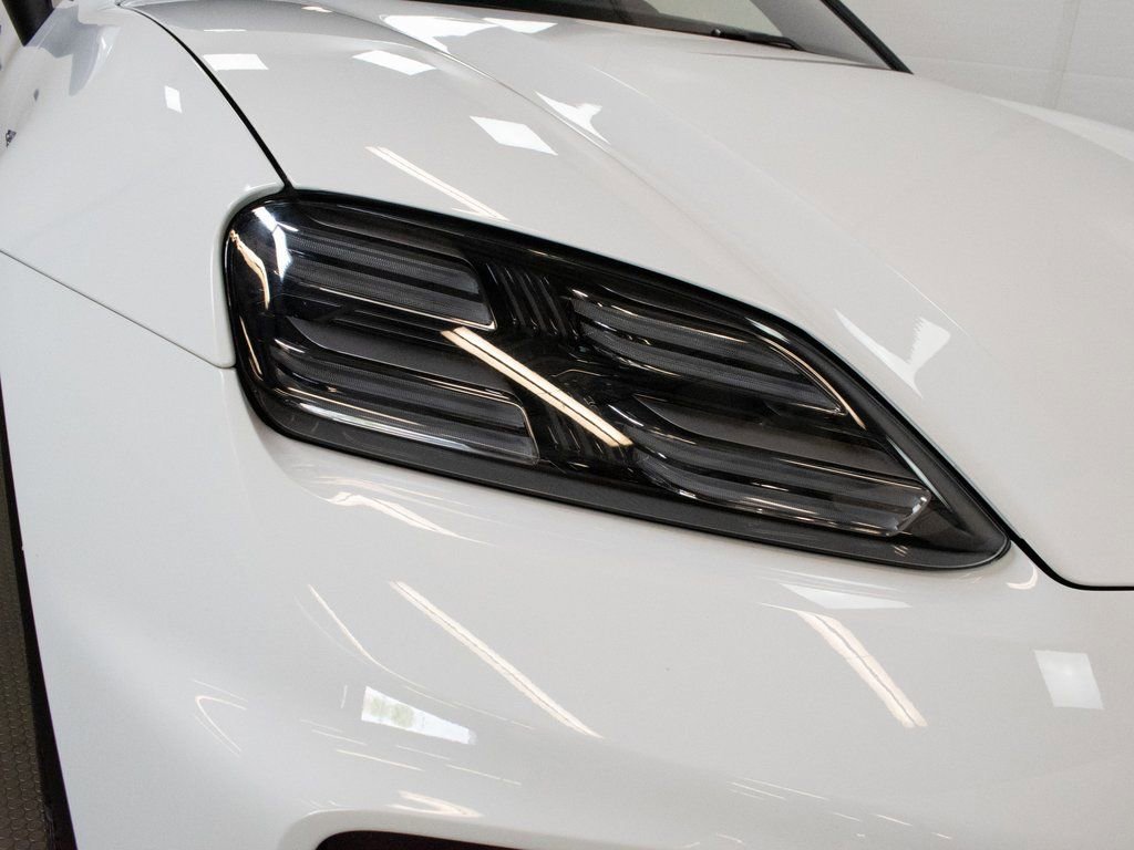 Certified 2025 Porsche Macan 4 Electric image 11