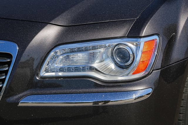 Used 2014 Chrysler 300 RWD image 8