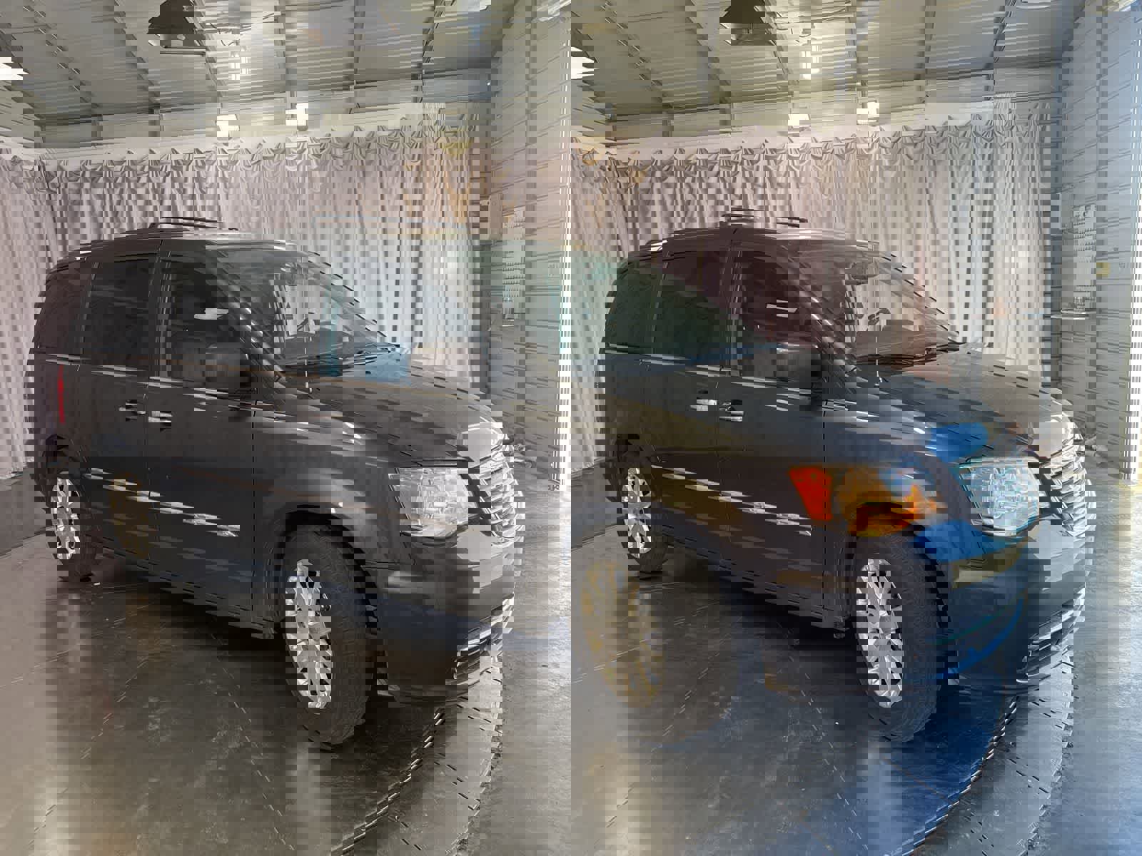 Used 2016 Chrysler Town & Country Touring w/ Driver Convenience Group FWD image 3