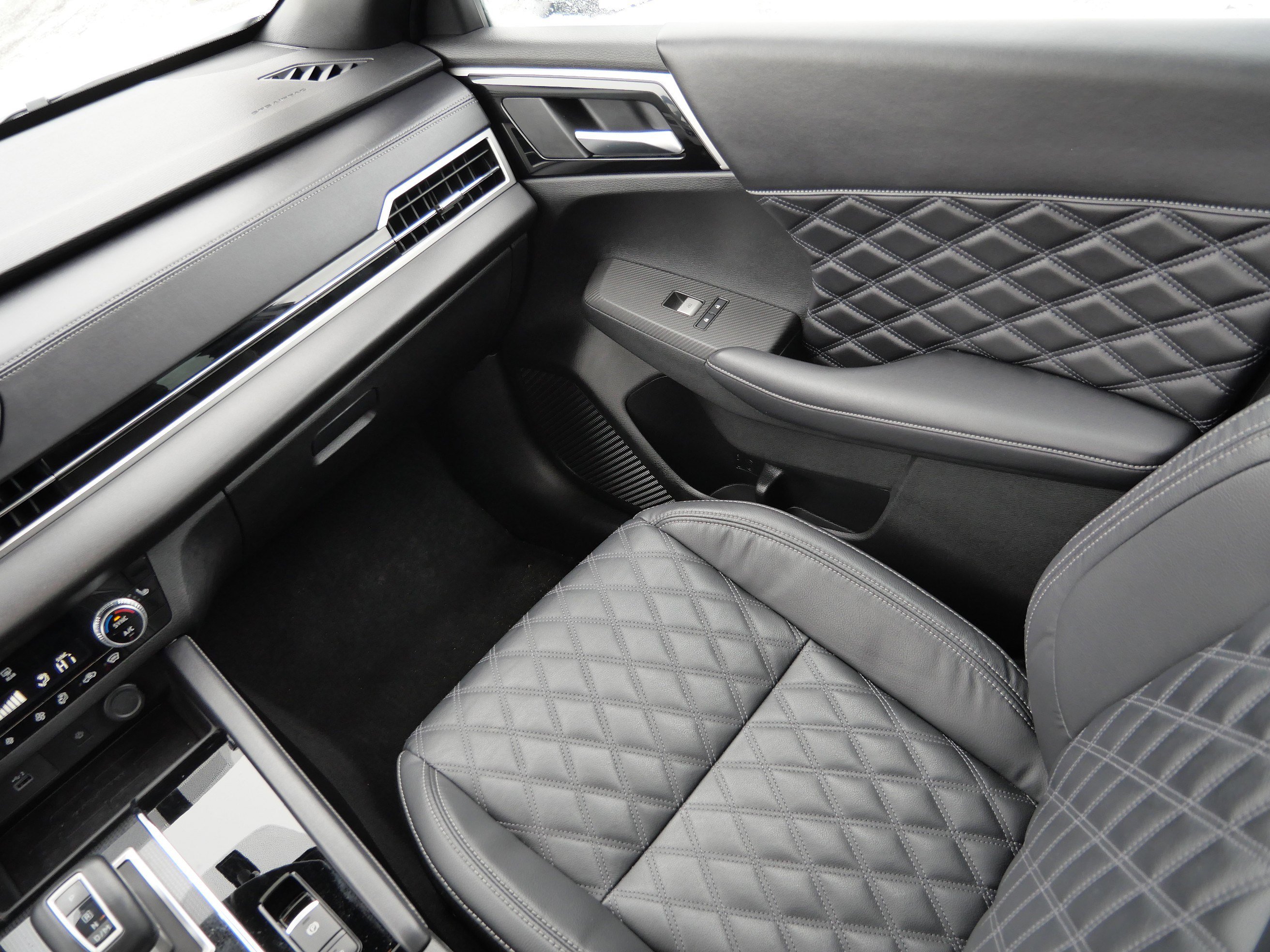 Used 2023 Mitsubishi Outlander SEL Black Edition image 11