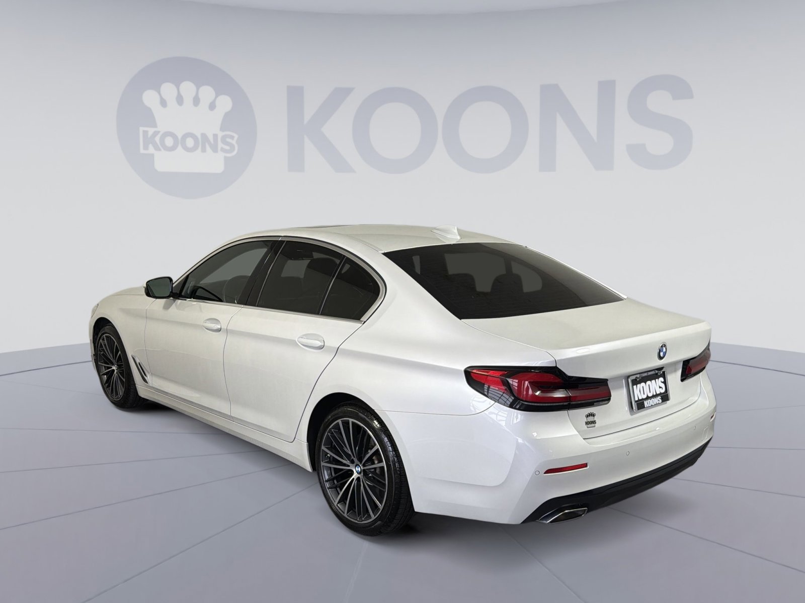 Used 2023 BMW 540i xDrive w/ Premium Package image 4
