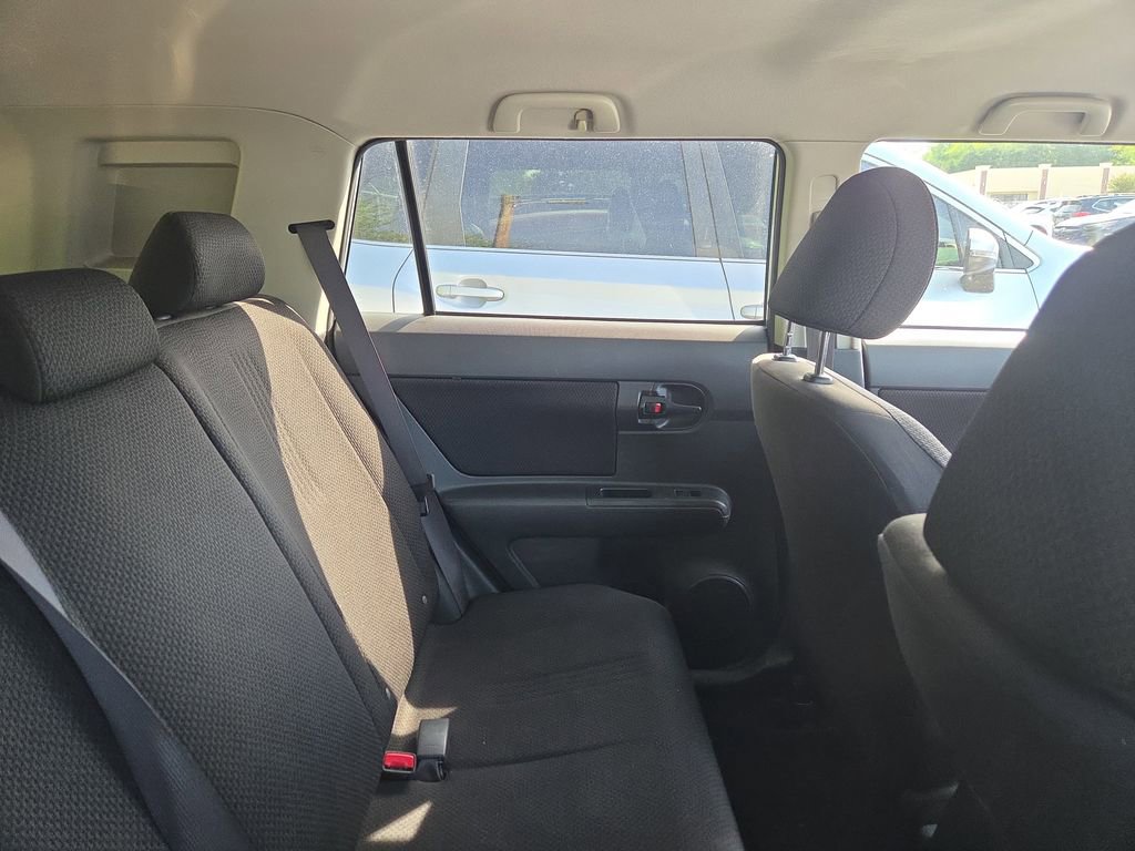 Used 2010 Scion xB FWD image 9