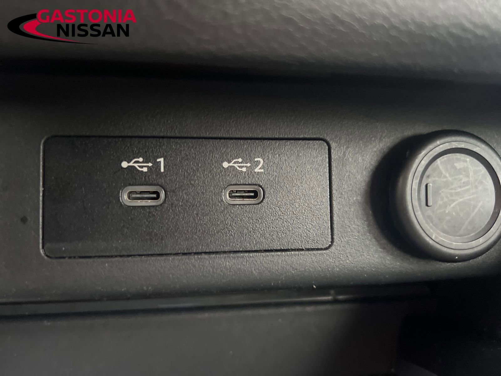 Used 2024 Nissan Rogue S image 40