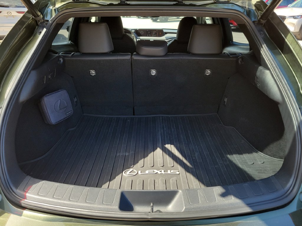 Used 2022 Lexus UX 200 w/ Premium Package FWD image 16