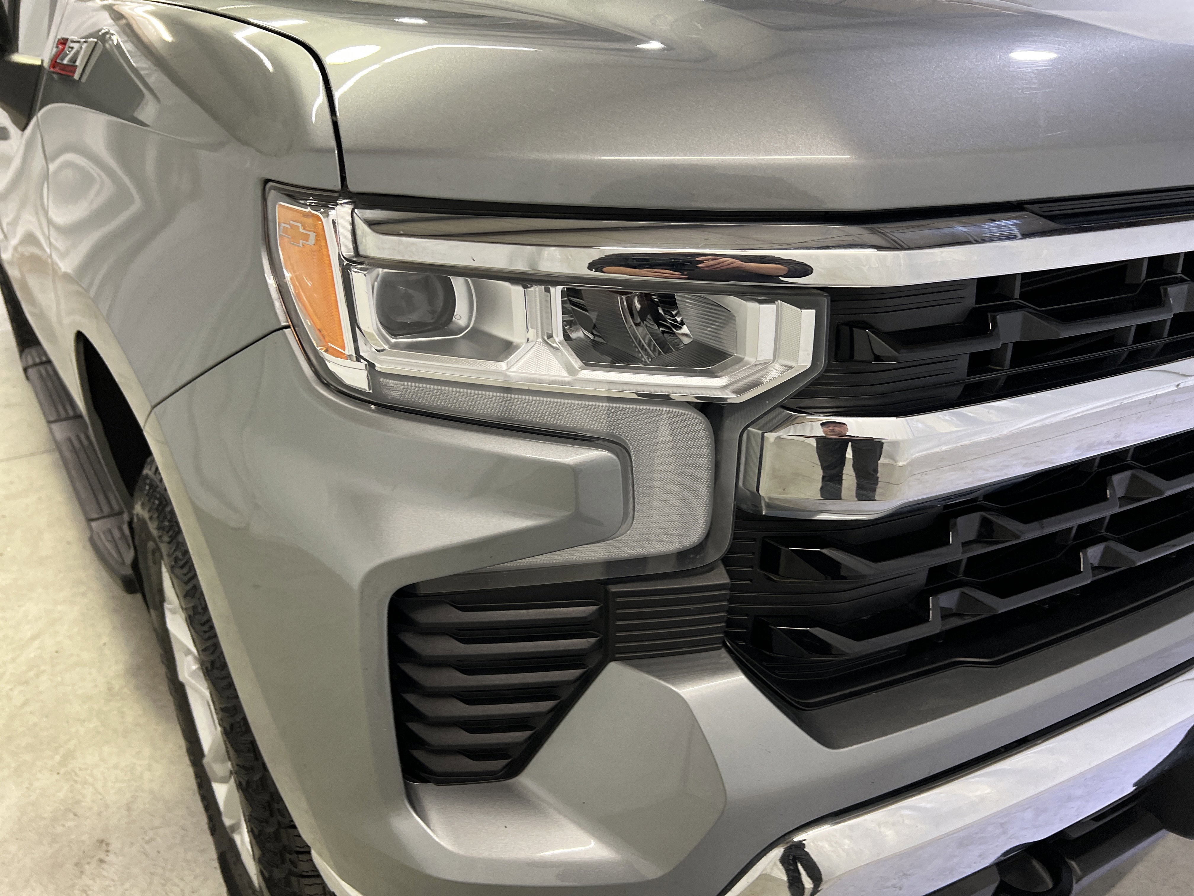 Used 2023 Chevrolet Silverado 1500 LT w/ Z71 Off-Road Package AWD/4WD image 5