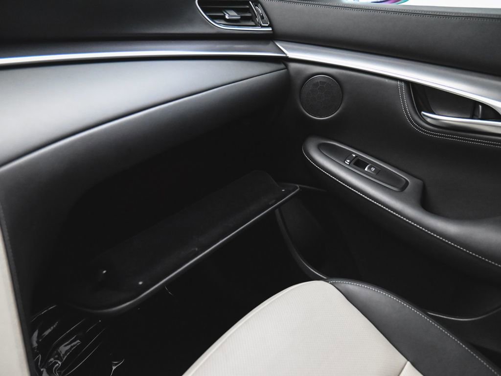 Used 2023 INFINITI QX55 Luxe w/ Cargo Package image 15