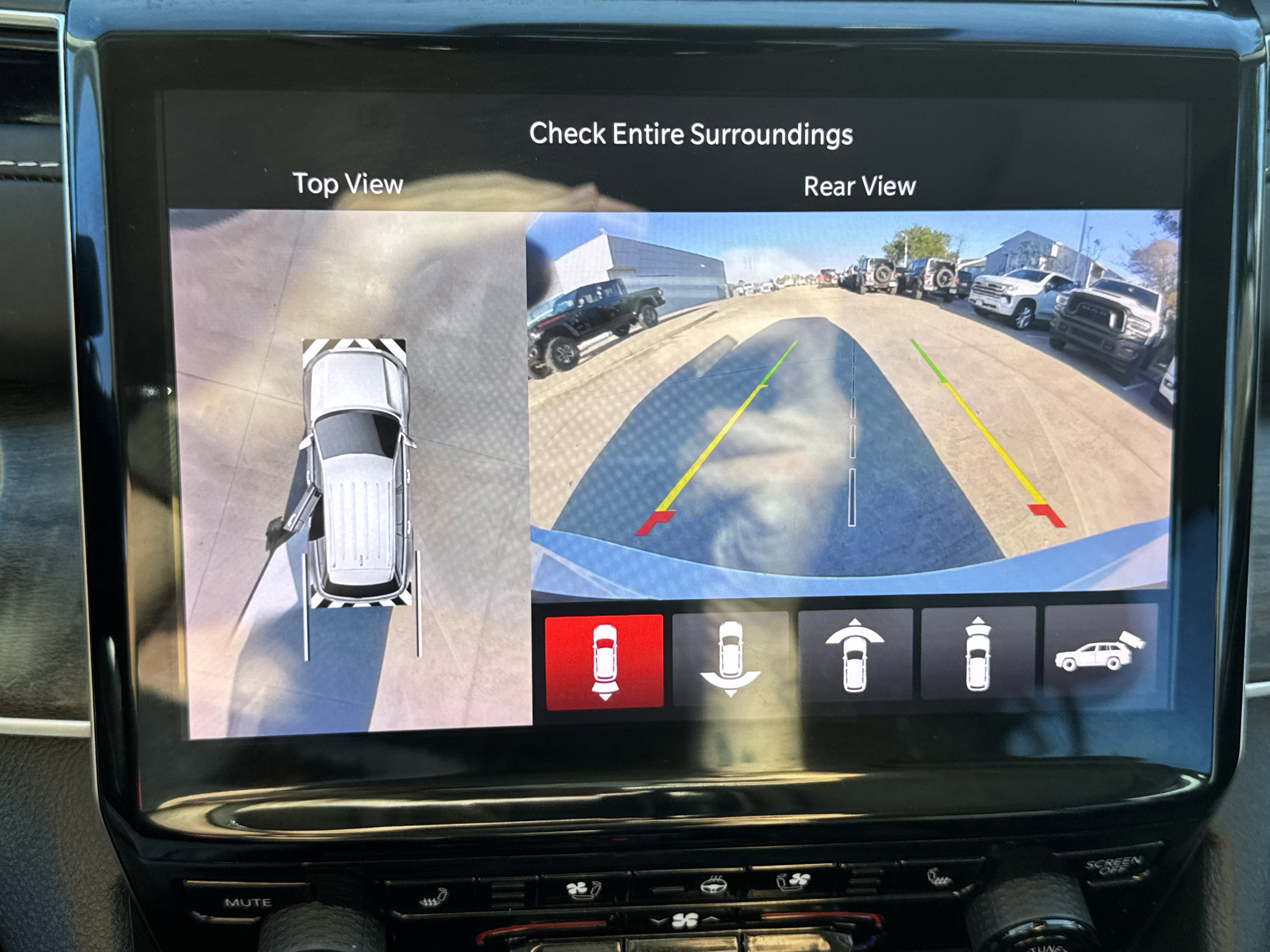 Used 2023 Jeep Grand Cherokee L Limited w/ Luxury Tech Group II image 19