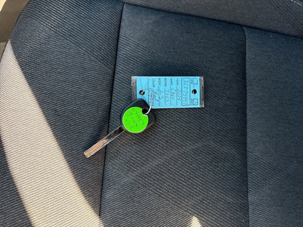 Used 2025 Chevrolet Trax LS w/ LS Convenience Package image 33