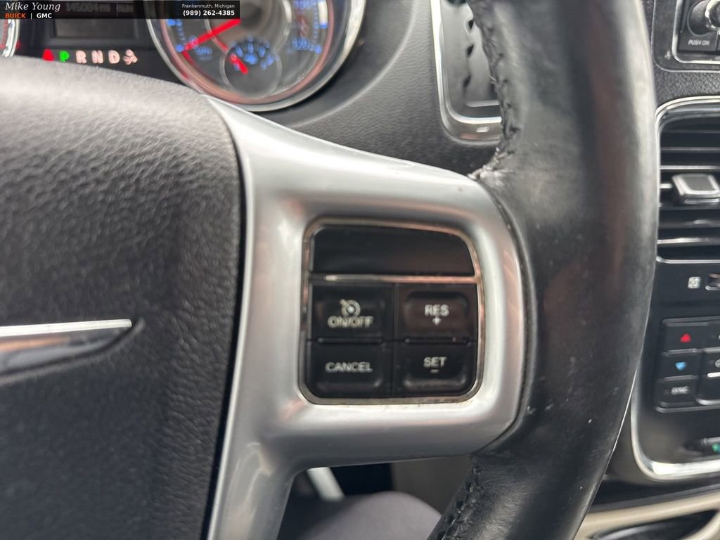 Used 2013 Chrysler Town & Country Touring image 19