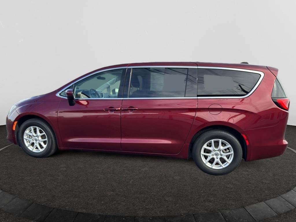 Used 2022 Chrysler Voyager LX image 8