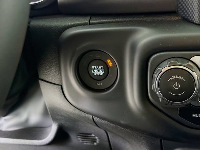 Used 2023 Jeep Gladiator Sport AWD/4WD image 33