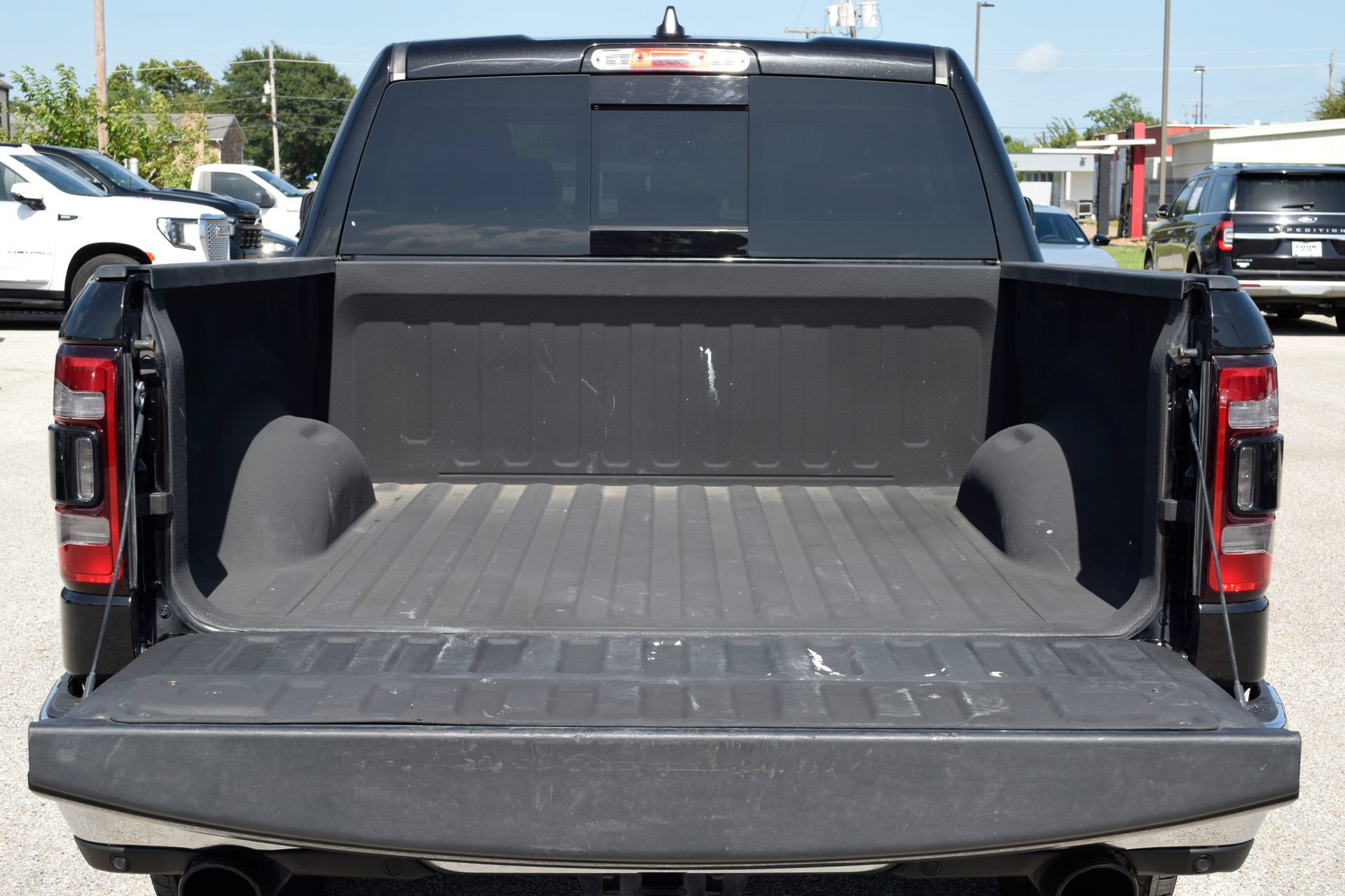 Used 2019 RAM 1500 Laramie AWD/4WD image 21