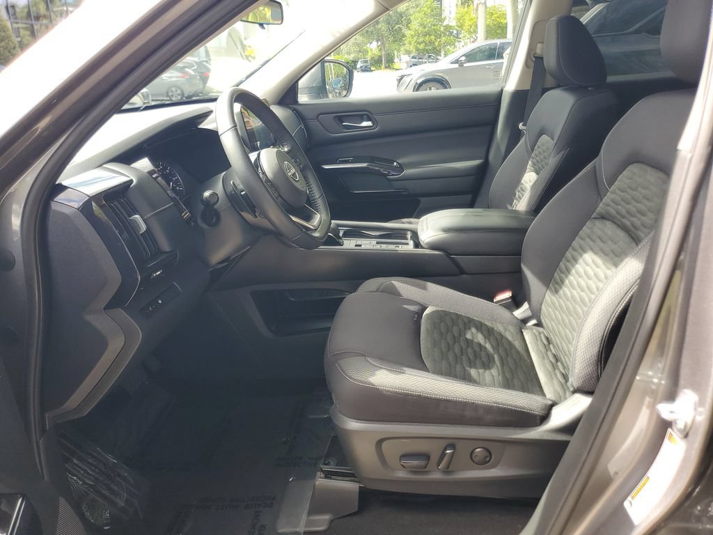 Certified 2022 Nissan Pathfinder SV w/ SV Black Package FWD image 17