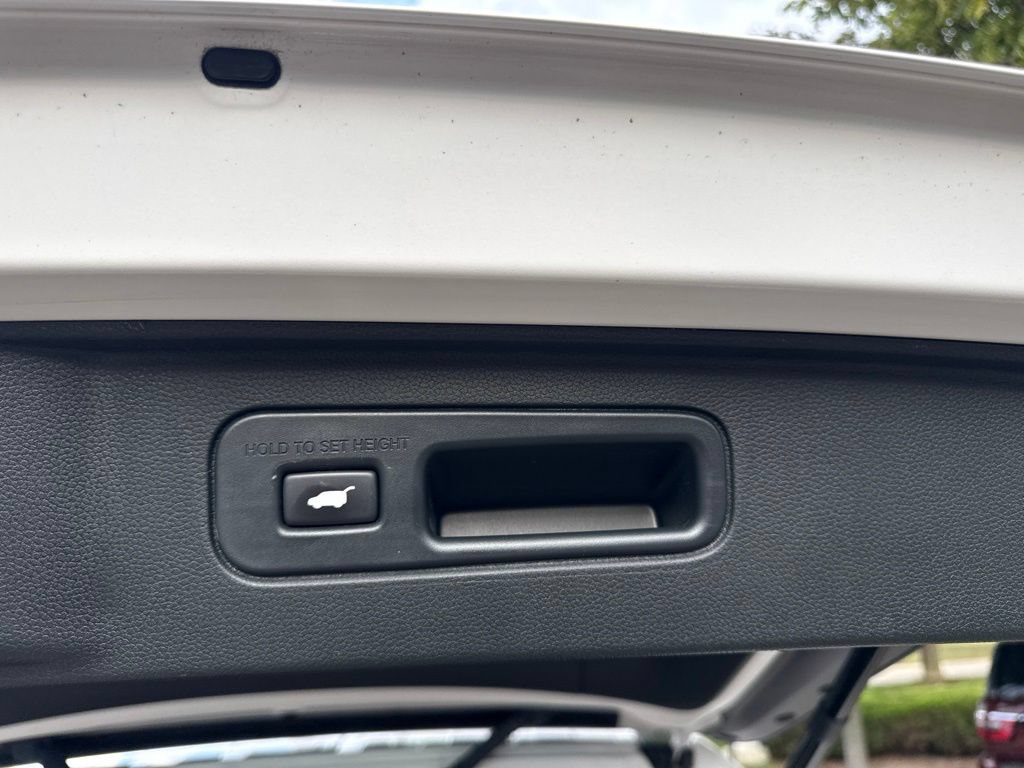 Certified 2024 Honda Pilot Touring image 12