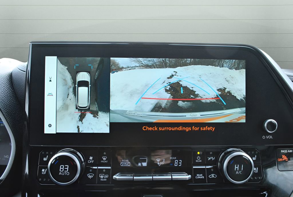 Used 2023 Toyota Highlander Limited image 18